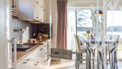 5 Sterne Ferienhaus direkt am See mit Sauna-Kamin-Garten - Foto 2