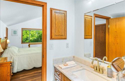 4BR waterfront home with beach access and views - Foto 15