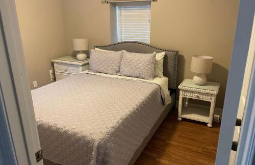 Spacious renovated 4br downtown home w firepit sleeps 8+ - Photo 20