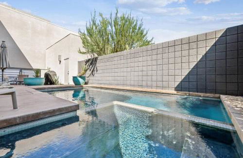 Stylish Gated TH + private heated pool + hot tub - Foto 1