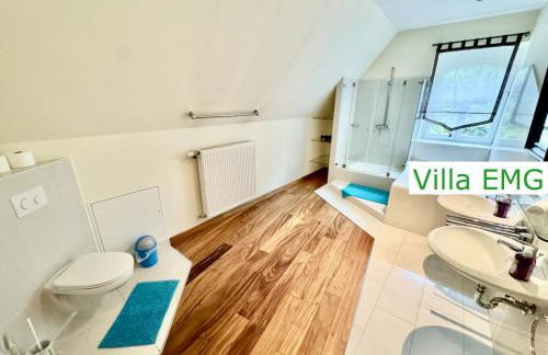 Luxus Ferienhaus Villa EMG Dortmund in Ennepetal, nah Düsseldorf, Köln mit Tennis Court, Garten, Kamin für Familien Gruppen bis 20 Personen - Foto 48