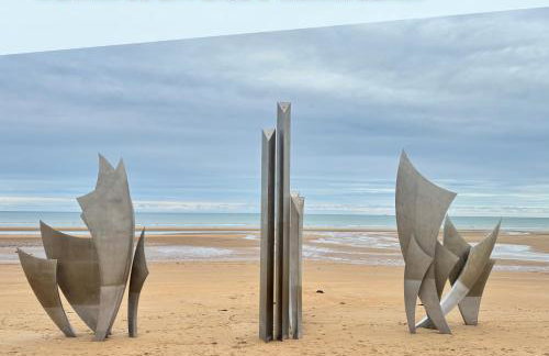 Embruns maison spacieuse rénovée 5 ch 3 sdb 2 WC belle terrasse aménagée barbecue à 250 m de la plage en plein centre d' Arromanches au coeur des plages du débarquement, proximité de Bayeux - Foto 60