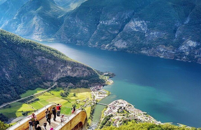 Nærøyfjord y Flåm con crucero de 2 horas por el fiordo - Foto 1