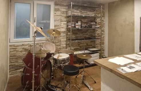 Fly House - Photo 33