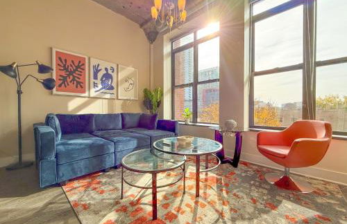 McCormick Place Amazing 2BR Suite with City View and Optional Parking for up to 8 guests Near Soldier Field and Lakefront Trail - Foto 1