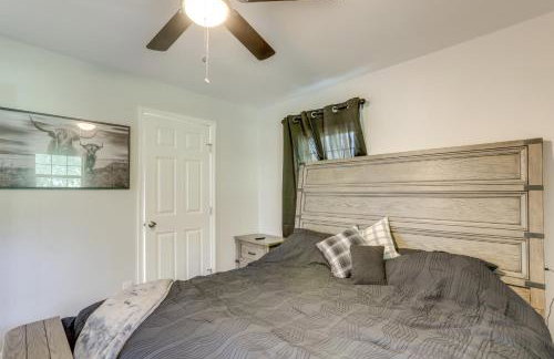 Riverfront Home with Porches and Views in Cotter! - Foto 10