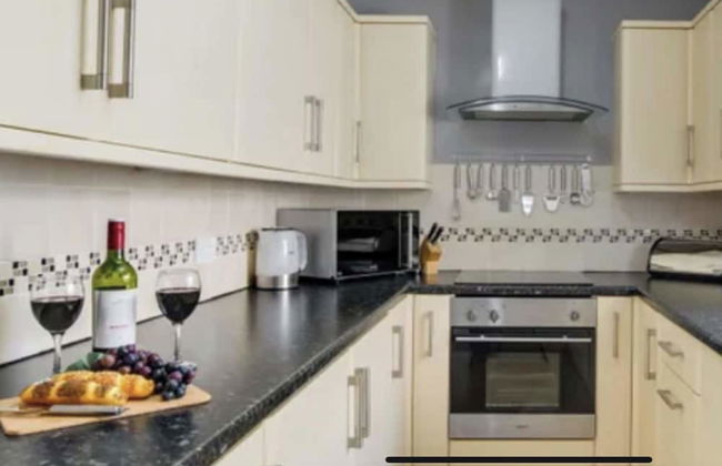 2bed Maisonette-sleeps 4-balcony, Sea Views, Wifi - Foto 4