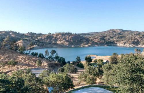 Serene Millerton Lake Villa w/ Panoramic Lake View - Foto 12
