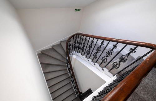 The Central 3BR Second-Floor Apartment - Photo 21