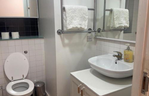 London 1 Bed Apartment close to Barking Station - Foto 9