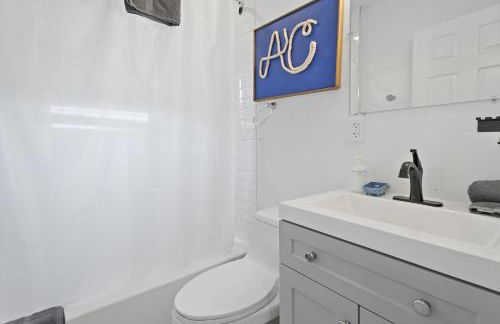 4BR 2BA Hot Tub Home By The Bay - Foto 24