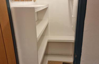 Neet Retreat - sleeps 7 next to beach - Foto 5