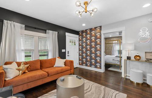 Space Cowboy - Huge yard, Firepit, close2downtown - Foto 13