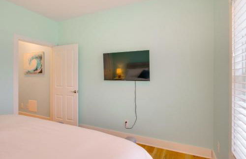 Lakefront Home with Hot Tub and Dock in Cross Hill! - Foto 26