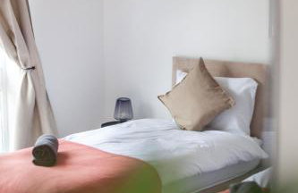 Arte Stays Serviced Houses Stratford - 3 Bedrooms 2 Bathrooms Houses London, Stratford, Maryland, Free Parking, Garden, Weekly or Monthly Stays - up to 8 guests - Foto 64