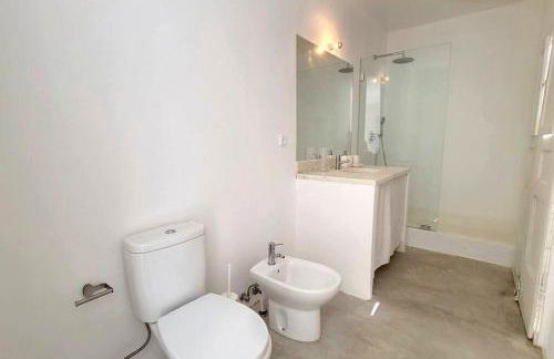 Casa Típica com Pátio e Tanque - Foto 6