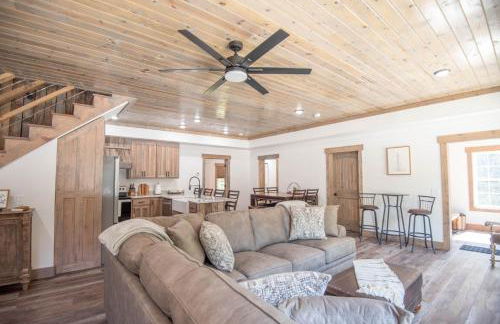 Tucked away in the woods - minutes to the New River - Acreage to explore! - Foto 6