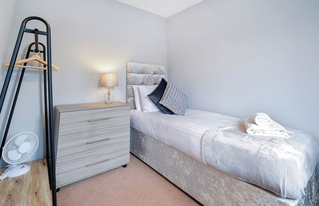 London Heathrow Living Holywell Serviced Houses - Photo 38