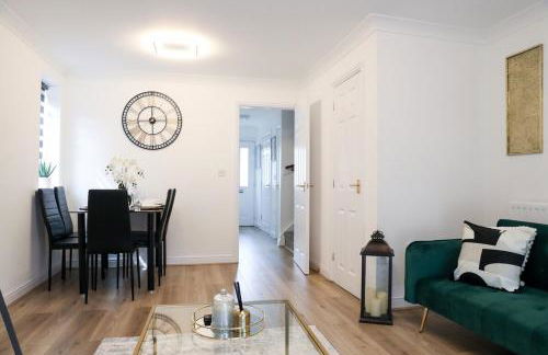 Elegant & Serene 3-BR Retreat Minutes from Heathrow Airport-London- Slough central-Legoland-Ascot-Windsor for Contractors-Families-Relocators-Businesses - Foto 37