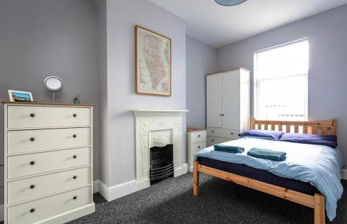 5 bedroom house, free parking, near football, sleeps 8 - Photo 29