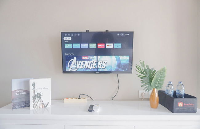 Homey Living and Well Designed Studio Room at Royal Sentul Park Apartment - Foto 18