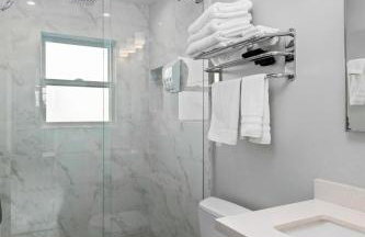 Newly Renovated 3BR Modern Apt in Heart of Ocean Beach - Foto 18