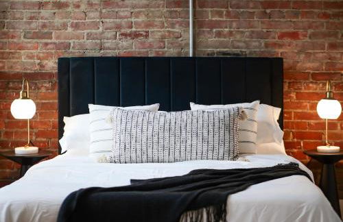 The Modern Boho Brick Loft - Foto 48