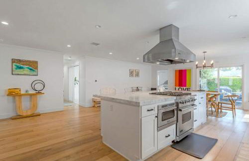 Spacious 4BR Games Workspace Outdoor Fun - Foto 12