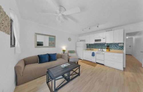 Beachy Days Escape - Cozy Haven Steps From Beach! - Foto 24