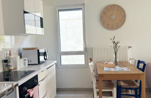 Côté Parc - appart cosy, terrasse, parking & au pied du métro à Lyon - Foto 17