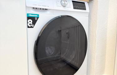 REGENCY - Exklusive zentrale 45m2 Wohnung mit Balkon, WiFi und Netflix - Foto 13