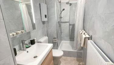 Modern Cozy apt. -with 2 TV, Netflix and work desk - Foto 4