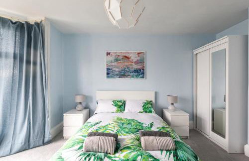 Eden Cottage - 9 Guests, Sea Views, Central Cowes, Ferry Deal - Foto 9