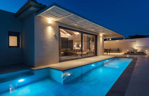 Salty Angel Sea Front Villa - Photo 36