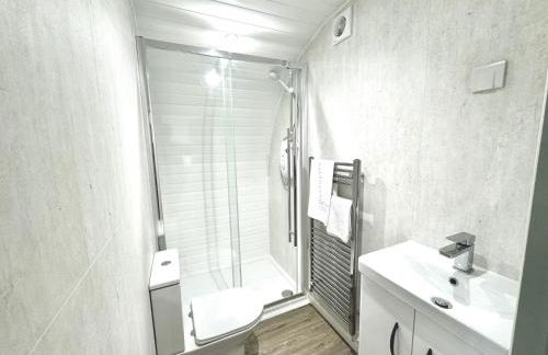 Hazel Hobbit Pod at Cowbridge Cabins - Photo 4