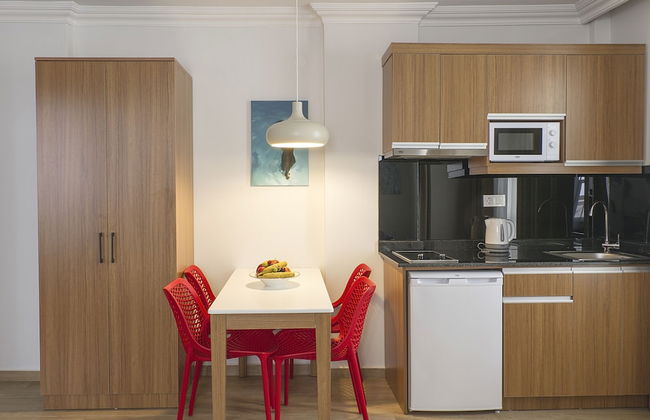 Comfort Suites - Photo 9