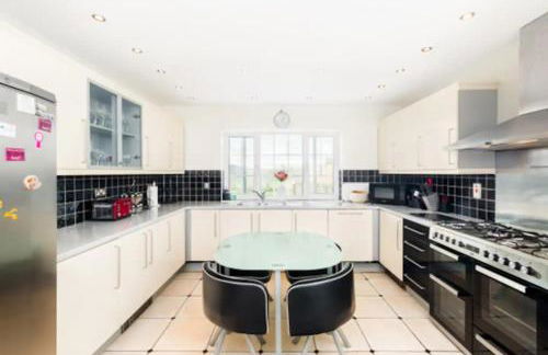 Spacious 5 Bed & Hot Tub Sleeps 12, near Stratford upon Avon - Foto 26