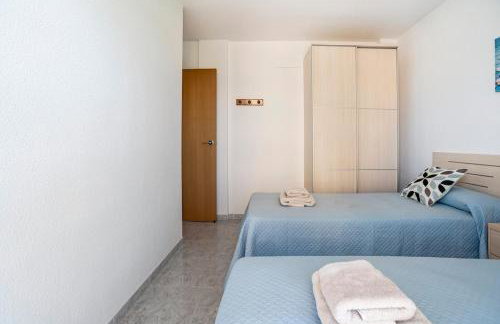 Apartamento céntrico en la playa con piscina. - Foto 12