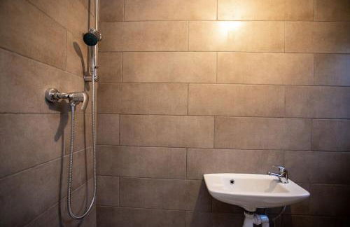 Elegant 5-Bed Home, Families & Friends, Sleeps 6, Parking, Free Wi-Fi - Foto 36