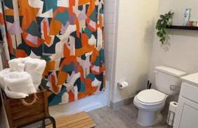 Beautiful Condo on Riverwalk King Suite w Free Parking Pet Friendly Centrally Located on the Riverwalk - Foto 54