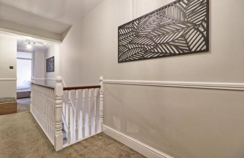 Large Southend Beach House Sleeps 8 Free Parking x 2 Perfect for Contractors 4 King Beds or 8 Single Beds by The Opulent Property Project UK - Foto 25