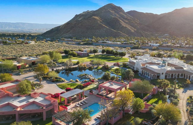 The Pond Estate by Avantstay Maximalist Designer Compound w/ 2 Casitas, Indoor + Outdoor Pools, Tennis Court, & Gorgeous Mountain Views 12k Sqft - Foto 2
