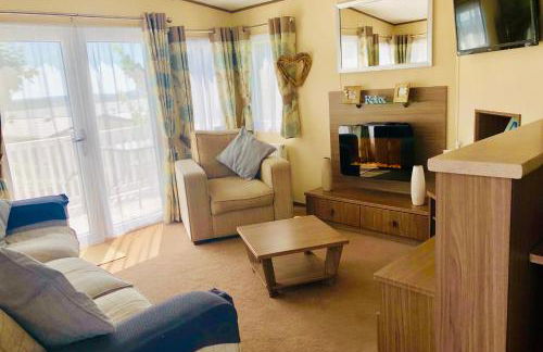 Family Seaside Retreat Private Stay at 5-Star Rockley Holiday Park Poole - Photo 16