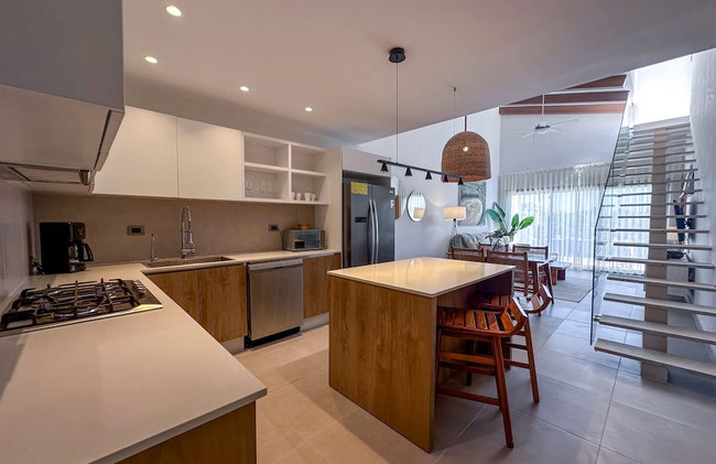 Exclusive Penthouse With Picuzzi Steps From Beach - Foto 55