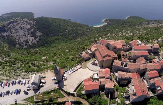 Villa in Cres With Sea Views & Pool - Foto 30