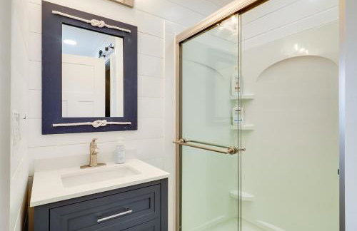 Waterfront Deck and Dock Torch Lake Home! - Foto 25