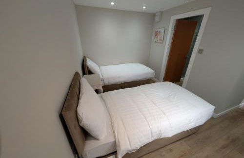 Numero Uno Ensuite 3BR Flat Hot Tub Wifi Parking Contractor and Group Friendly - Foto 9