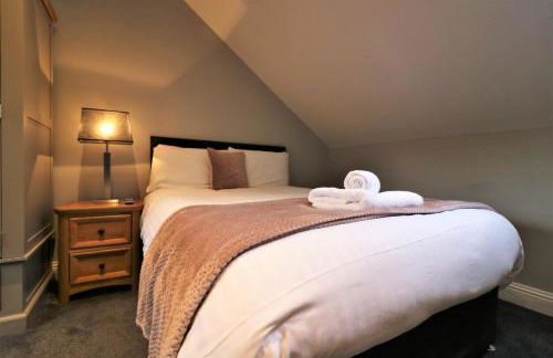 Signature - Linden Cottage Room 3 - Photo 3