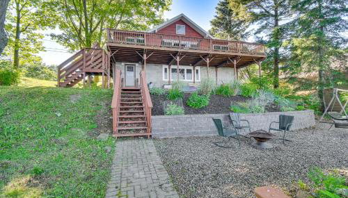 Charming Wolcott Cottage with Fire Pit and Mini Dock - Foto 2