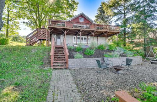 Charming Wolcott Cottage with Fire Pit and Mini Dock - Foto 2